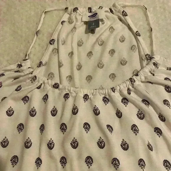 Old Navy tank top with blue & white floral pattern women’s size SP - Picture 2 of 5
